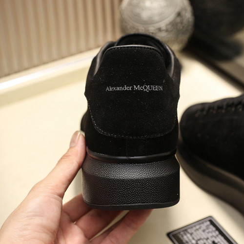 Alexander McQueen Womens Mens Shoes Fashion Sneakers Unisex Design Luxury Brand Oversized Sneaker with Box