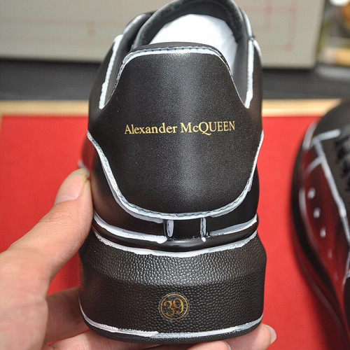Alexander McQueen Womens Mens Shoes Fashion Sneakers Unisex Design Luxury Brand Oversized Sneaker with Box