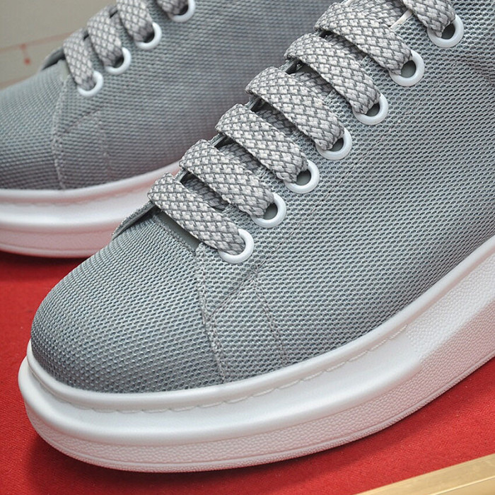 Alexander McQueen Womens Mens Shoes Fashion Sneakers Unisex Design Luxury Brand Oversized Sneaker with Box