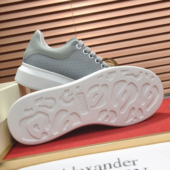 Alexander McQueen Womens Mens Shoes Fashion Sneakers Unisex Design Luxury Brand Oversized Sneaker with Box