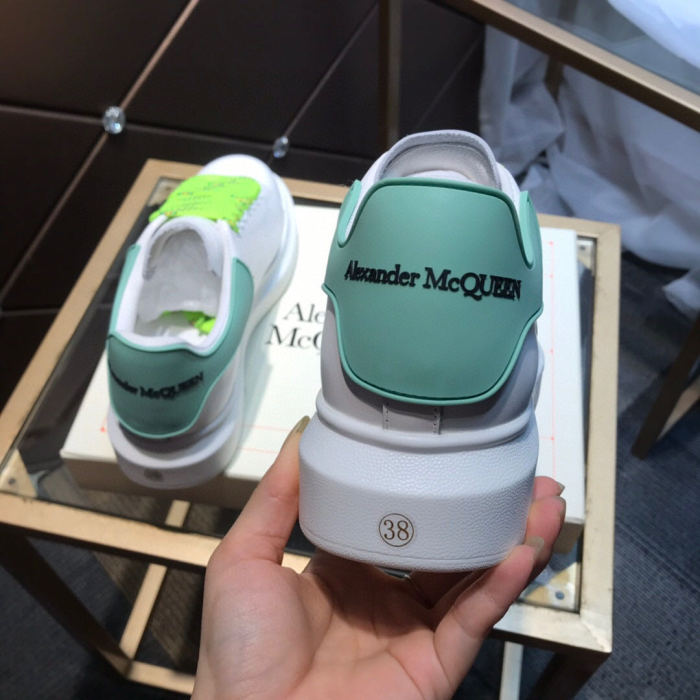 Alexander McQueen Womens Mens Shoes Fashion Sneakers Unisex Design Luxury Brand Oversized Sneaker with Box