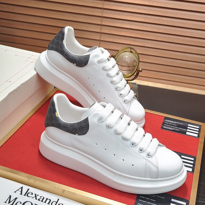 Alexander McQueen Womens Mens Shoes Fashion Sneakers Unisex Design Luxury Brand Oversized Sneaker with Box