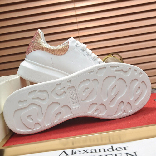Alexander McQueen Womens Mens Shoes Fashion Sneakers Unisex Design Luxury Brand Oversized Sneaker with Box