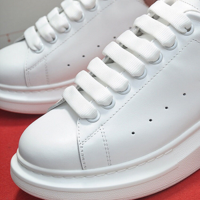 Alexander McQueen Womens Mens Shoes Fashion Sneakers Unisex Design Luxury Brand Oversized Sneaker with Box