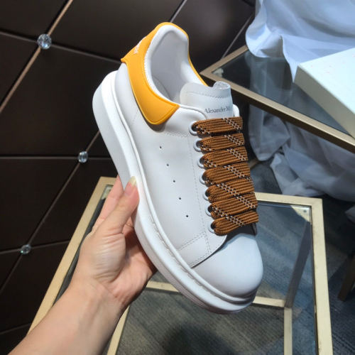 Alexander McQueen Womens Mens Shoes Fashion Sneakers Unisex Design Luxury Brand Oversized Sneaker with Box