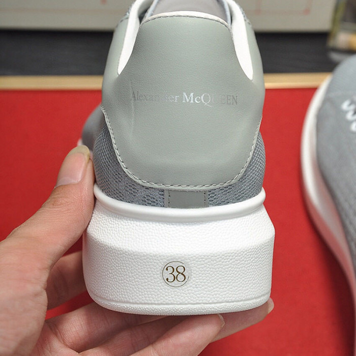 Alexander McQueen Womens Mens Shoes Fashion Sneakers Unisex Design Luxury Brand Oversized Sneaker with Box