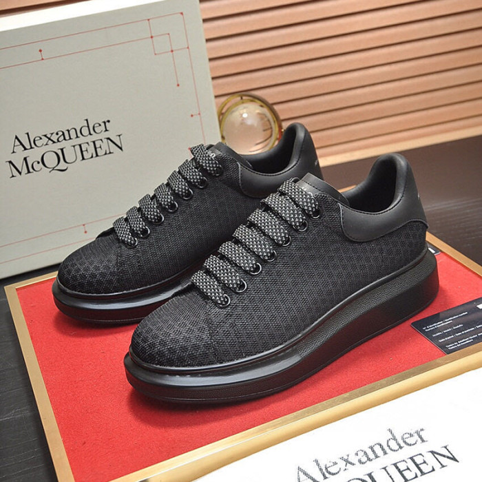 Alexander McQueen Womens Mens Shoes Fashion Sneakers Unisex Design Luxury Brand Oversized Sneaker with Box