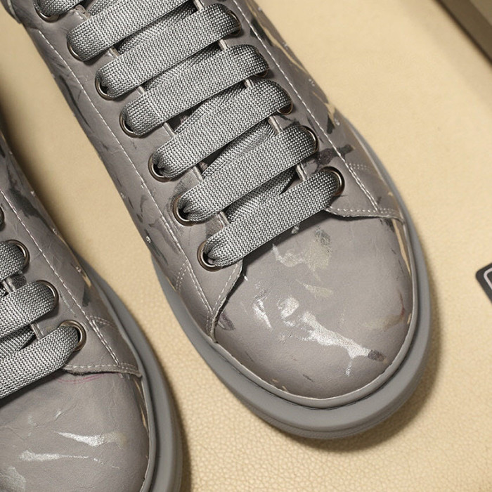 Alexander McQueen Womens Mens Shoes Fashion Sneakers Unisex Design Luxury Brand Oversized Sneaker with Box
