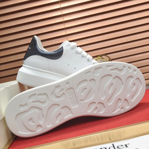Alexander McQueen Womens Mens Shoes Fashion Sneakers Unisex Design Luxury Brand Oversized Sneaker with Box