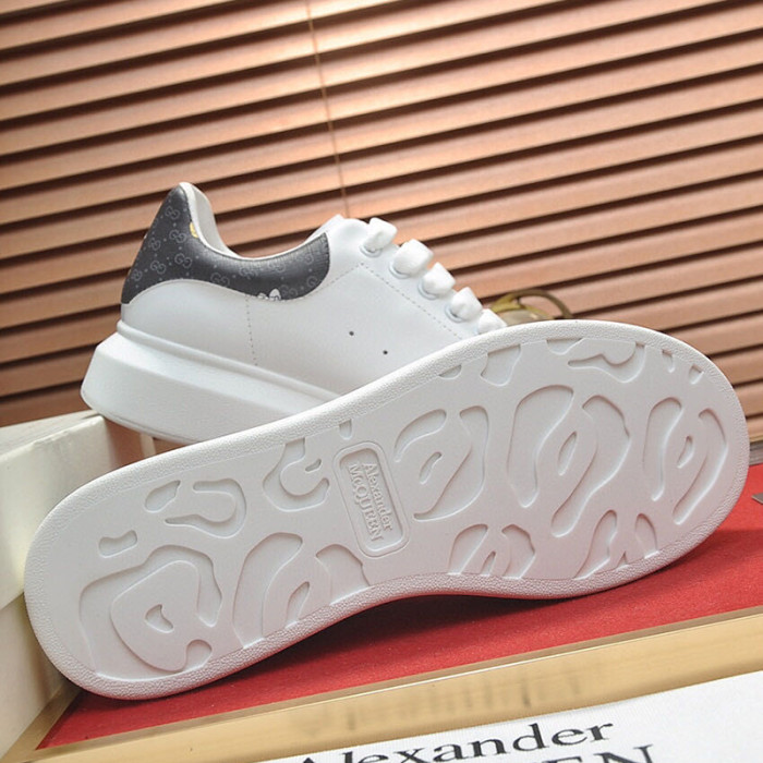 Alexander McQueen Womens Mens Shoes Fashion Sneakers Unisex Design Luxury Brand Oversized Sneaker with Box