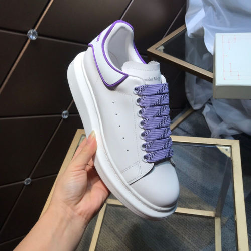 Alexander McQueen Womens Mens Shoes Fashion Sneakers Unisex Design Luxury Brand Oversized Sneaker with Box