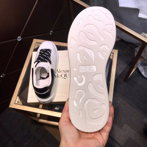 Alexander McQueen Womens Mens Shoes Fashion Sneakers Unisex Design Luxury Brand Oversized Sneaker with Box