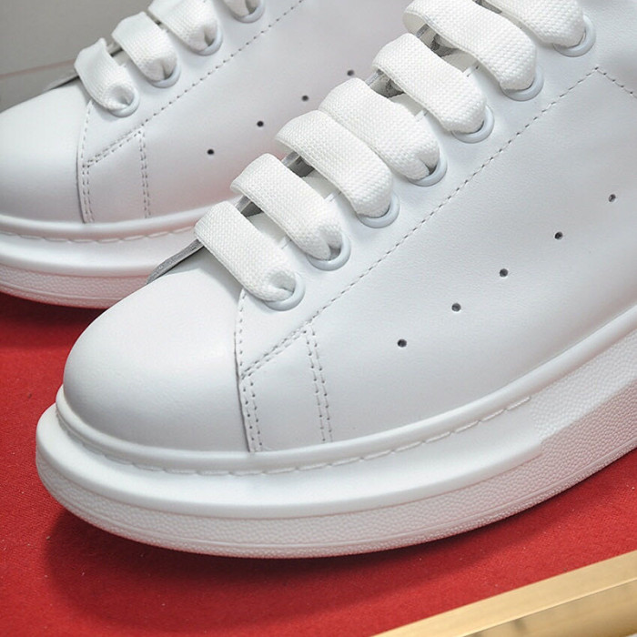 Alexander McQueen Womens Mens Shoes Fashion Sneakers Unisex Design Luxury Brand Oversized Sneaker with Box