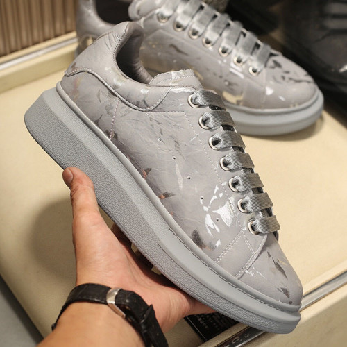 Alexander McQueen Womens Mens Shoes Fashion Sneakers Unisex Design Luxury Brand Oversized Sneaker with Box