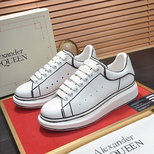 Alexander McQueen Womens Mens Shoes Fashion Sneakers Unisex Design Luxury Brand Oversized Sneaker with Box