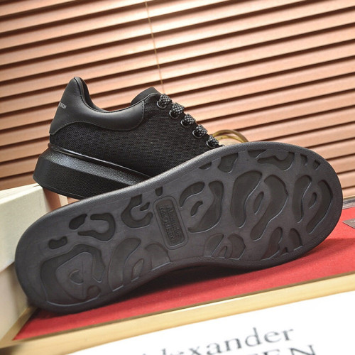 Alexander McQueen Womens Mens Shoes Fashion Sneakers Unisex Design Luxury Brand Oversized Sneaker with Box