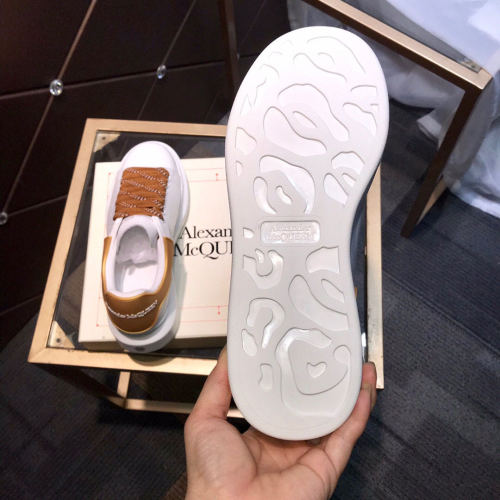 Alexander McQueen Womens Mens Shoes Fashion Sneakers Unisex Design Luxury Brand Oversized Sneaker with Box