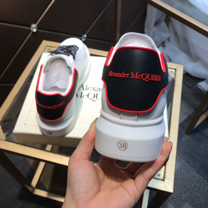 Alexander McQueen Womens Mens Shoes Fashion Sneakers Unisex Design Luxury Brand Oversized Sneaker with Box