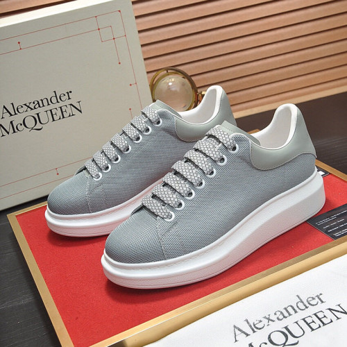 Alexander McQueen Womens Mens Shoes Fashion Sneakers Unisex Design Luxury Brand Oversized Sneaker with Box