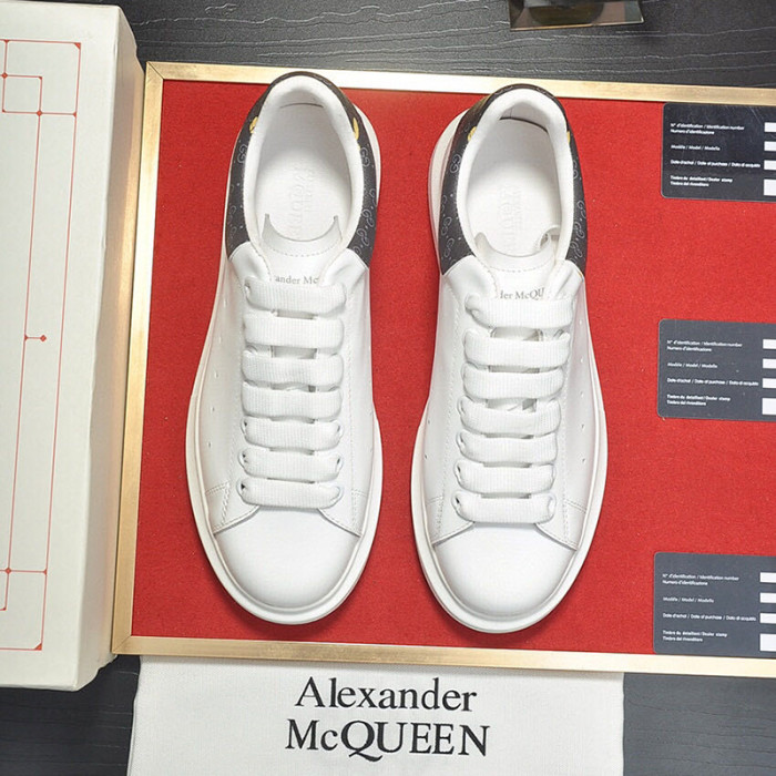 Alexander McQueen Womens Mens Shoes Fashion Sneakers Unisex Design Luxury Brand Oversized Sneaker with Box