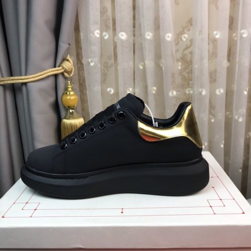 Alexander McQueen Womens Mens Shoes Fashion Sneakers Unisex Design Luxury Brand Oversized Sneaker with Box