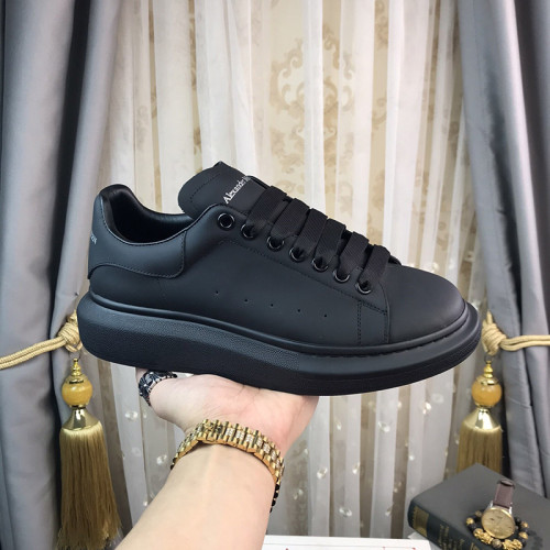 Alexander McQueen Womens Mens Shoes Fashion Sneakers Unisex Design Luxury Brand Oversized Sneaker with Box