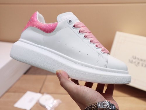 Alexander McQueen Womens Mens Shoes Fashion Sneakers Unisex Design Luxury Brand Oversized Sneaker with Box