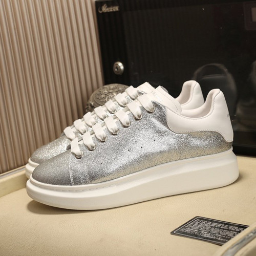 Alexander McQueen Womens Mens Shoes Fashion Sneakers Unisex Design Luxury Brand Oversized Sneaker with Box