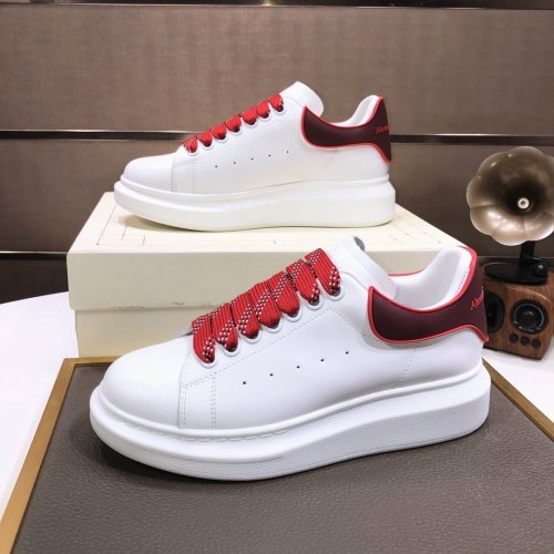 Alexander McQueen Womens Mens Shoes Fashion Sneakers Unisex Design Luxury Brand Oversized Sneaker with Box