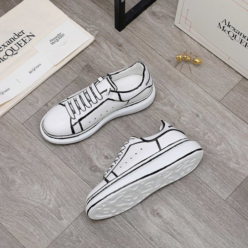 Alexander McQueen Womens Mens Shoes Fashion Sneakers Unisex Design Luxury Brand Oversized Sneaker with Box