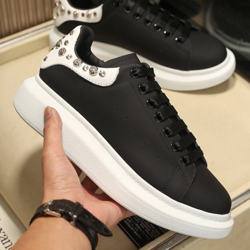 Alexander McQueen Womens Mens Shoes Fashion Sneakers Unisex Design Luxury Brand Oversized Sneaker with Box