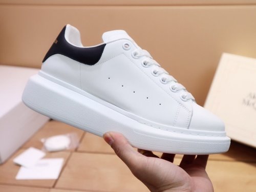 Alexander McQueen Womens Mens Shoes Fashion Sneakers Unisex Design Luxury Brand Oversized Sneaker with Box