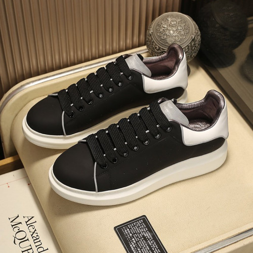 Alexander McQueen Womens Mens Shoes Fashion Sneakers Unisex Design Luxury Brand Oversized Sneaker with Box