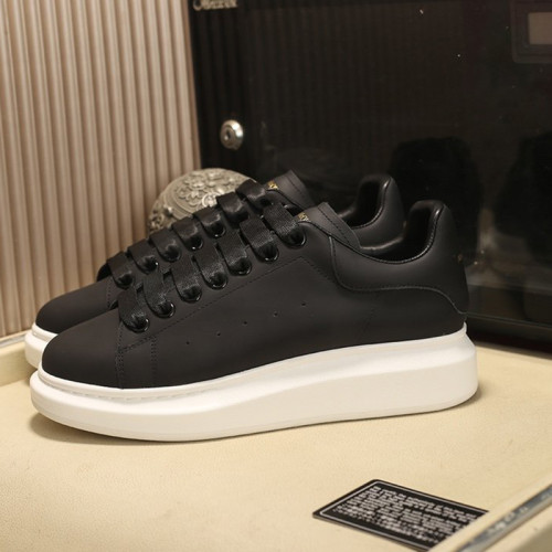 Alexander McQueen Womens Mens Shoes Fashion Sneakers Unisex Design Luxury Brand Oversized Sneaker with Box