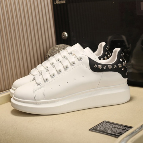 Alexander McQueen Womens Mens Shoes Fashion Sneakers Unisex Design Luxury Brand Oversized Sneaker with Box