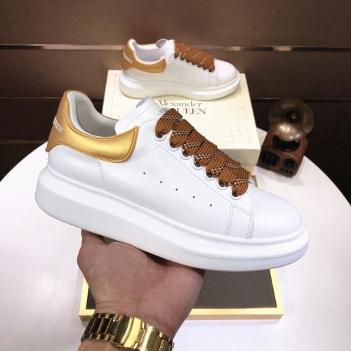 Alexander McQueen Womens Mens Shoes Fashion Sneakers Unisex Design Luxury Brand Oversized Sneaker with Box