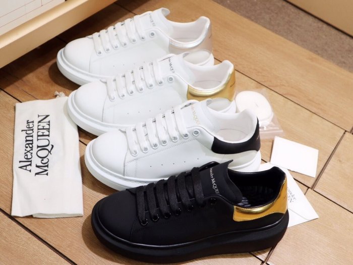 Alexander McQueen Womens Mens Shoes Fashion Sneakers Unisex Design Luxury Brand Oversized Sneaker with Box