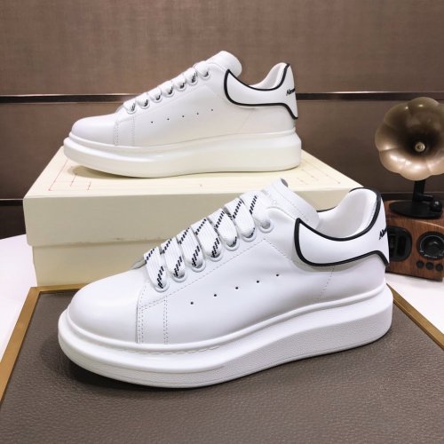 Alexander McQueen Womens Mens Shoes Fashion Sneakers Unisex Design Luxury Brand Oversized Sneaker with Box