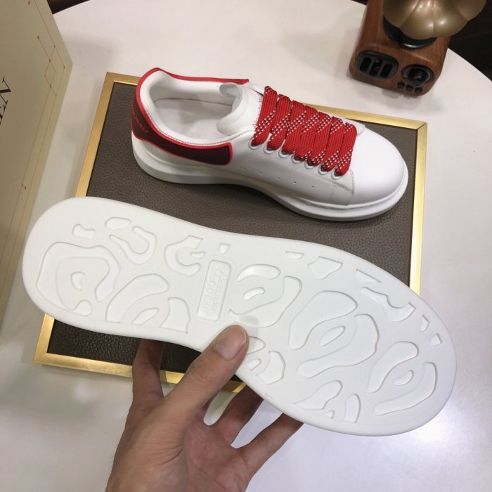 Alexander McQueen Womens Mens Shoes Fashion Sneakers Unisex Design Luxury Brand Oversized Sneaker with Box
