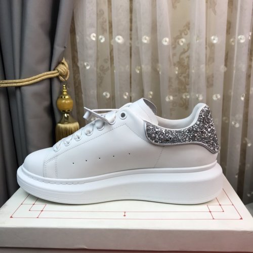 Alexander McQueen Womens Mens Shoes Fashion Sneakers Unisex Design Luxury Brand Oversized Sneaker with Box