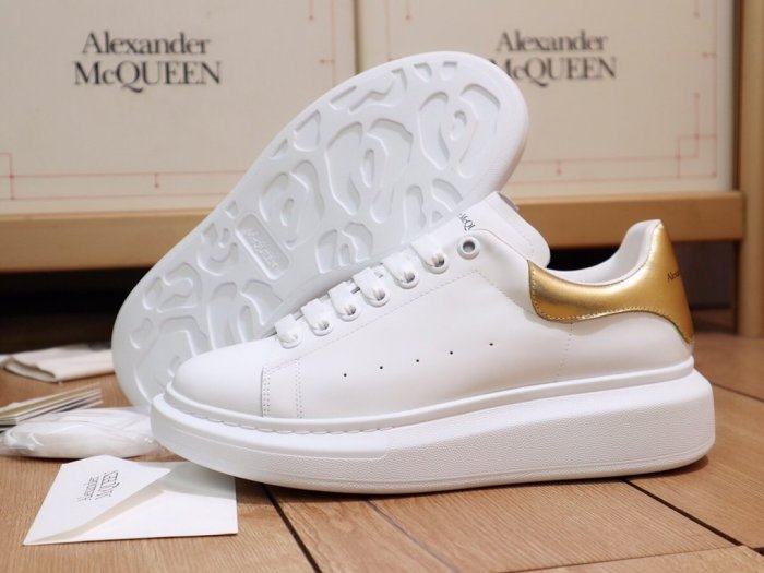 Alexander McQueen Womens Mens Shoes Fashion Sneakers Unisex Design Luxury Brand Oversized Sneaker with Box