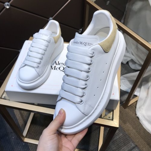 Alexander McQueen Womens Mens Shoes Fashion Sneakers Unisex Design Luxury Brand Oversized Sneaker with Box