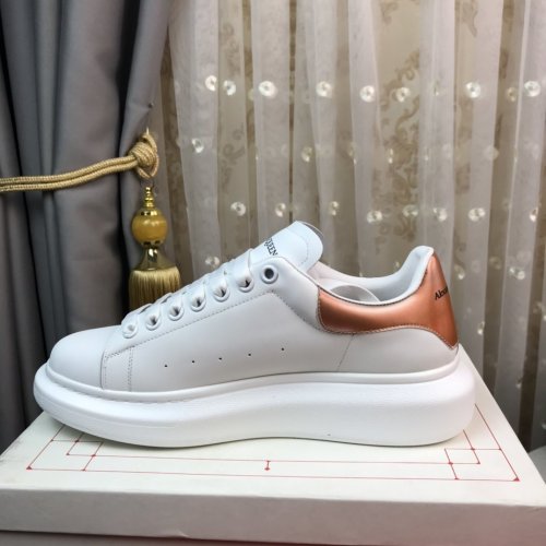Alexander McQueen Womens Mens Shoes Fashion Sneakers Unisex Design Luxury Brand Oversized Sneaker with Box