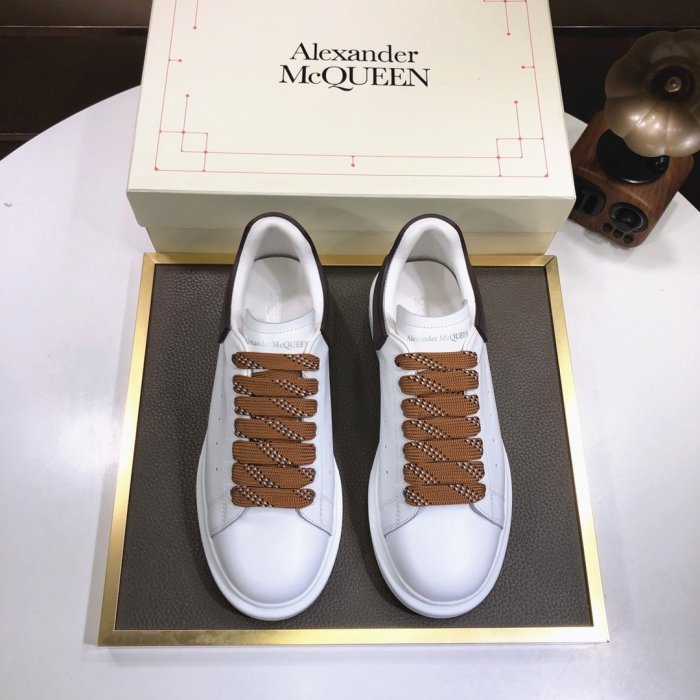 Alexander McQueen Womens Mens Shoes Fashion Sneakers Unisex Design Luxury Brand Oversized Sneaker with Box