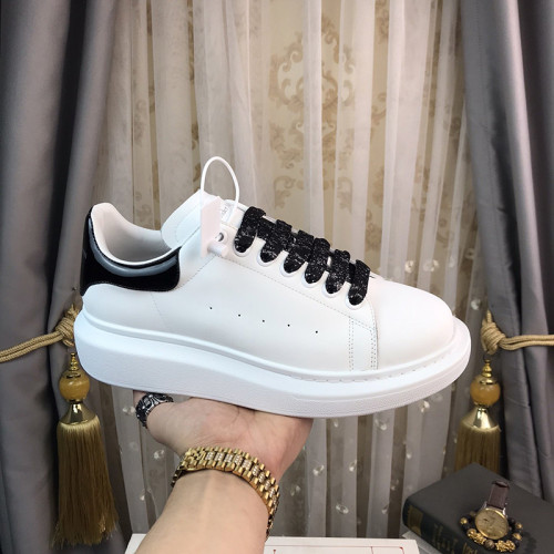 Alexander McQueen Womens Mens Shoes Fashion Sneakers Unisex Design Luxury Brand Oversized Sneaker with Box
