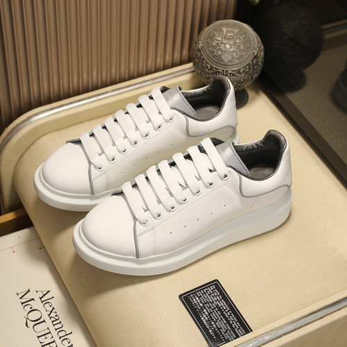 Alexander McQueen Womens Mens Shoes Fashion Sneakers Unisex Design Luxury Brand Oversized Sneaker with Box