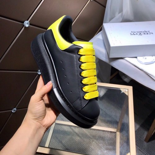 Alexander McQueen Womens Mens Shoes Fashion Sneakers Unisex Design Luxury Brand Oversized Sneaker with Box