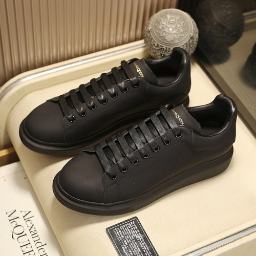 Alexander McQueen Womens Mens Shoes Fashion Sneakers Unisex Design Luxury Brand Oversized Sneaker with Box