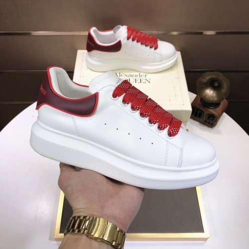 Alexander McQueen Womens Mens Shoes Fashion Sneakers Unisex Design Luxury Brand Oversized Sneaker with Box