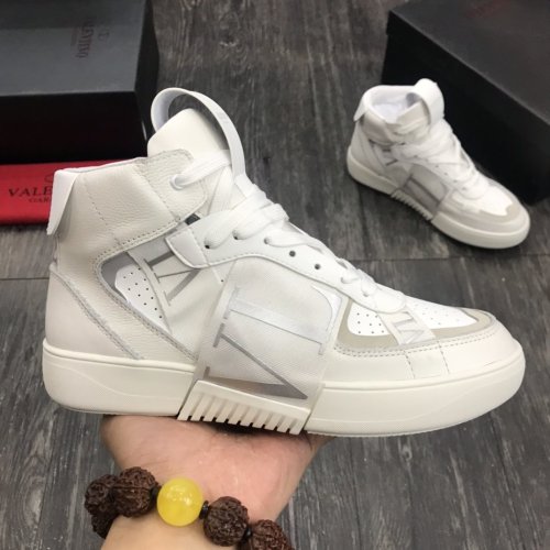 Valentino Men and Women Shoes Fashion Design Luxury Brand VLTN Sneakers Whatsapp 【+1-3239614486】